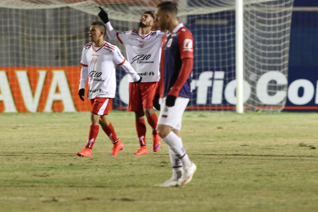 Jogo do Paraná contra o Mogi Mirim, na sexta-feira (19). Gramado da Vila ainda não está em boas condições. | Pedro Serapio/Gazeta do Povo