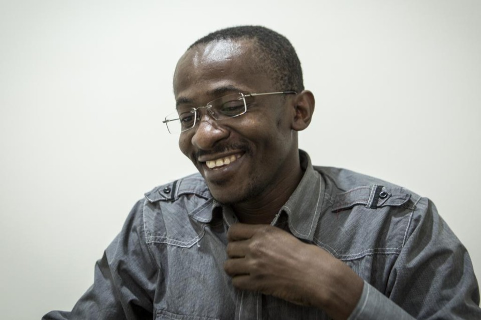 Padre Agler Cherizier: haitiano veio ao Brasil com a missão de ajudar conterrâneos que chegam ao país em busca de uma vida melhor. | Marcelo Andrade/Gazeta do Povo