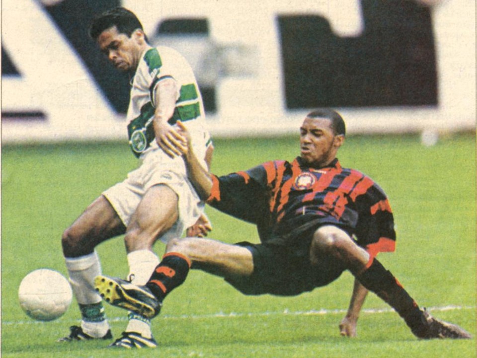 Marcado por Lucas, Reginaldo Araújo saiu de campo como herói no primeiro Atletiba da Arena da Baixada. | Valterci Santos/Gazeta do Povo