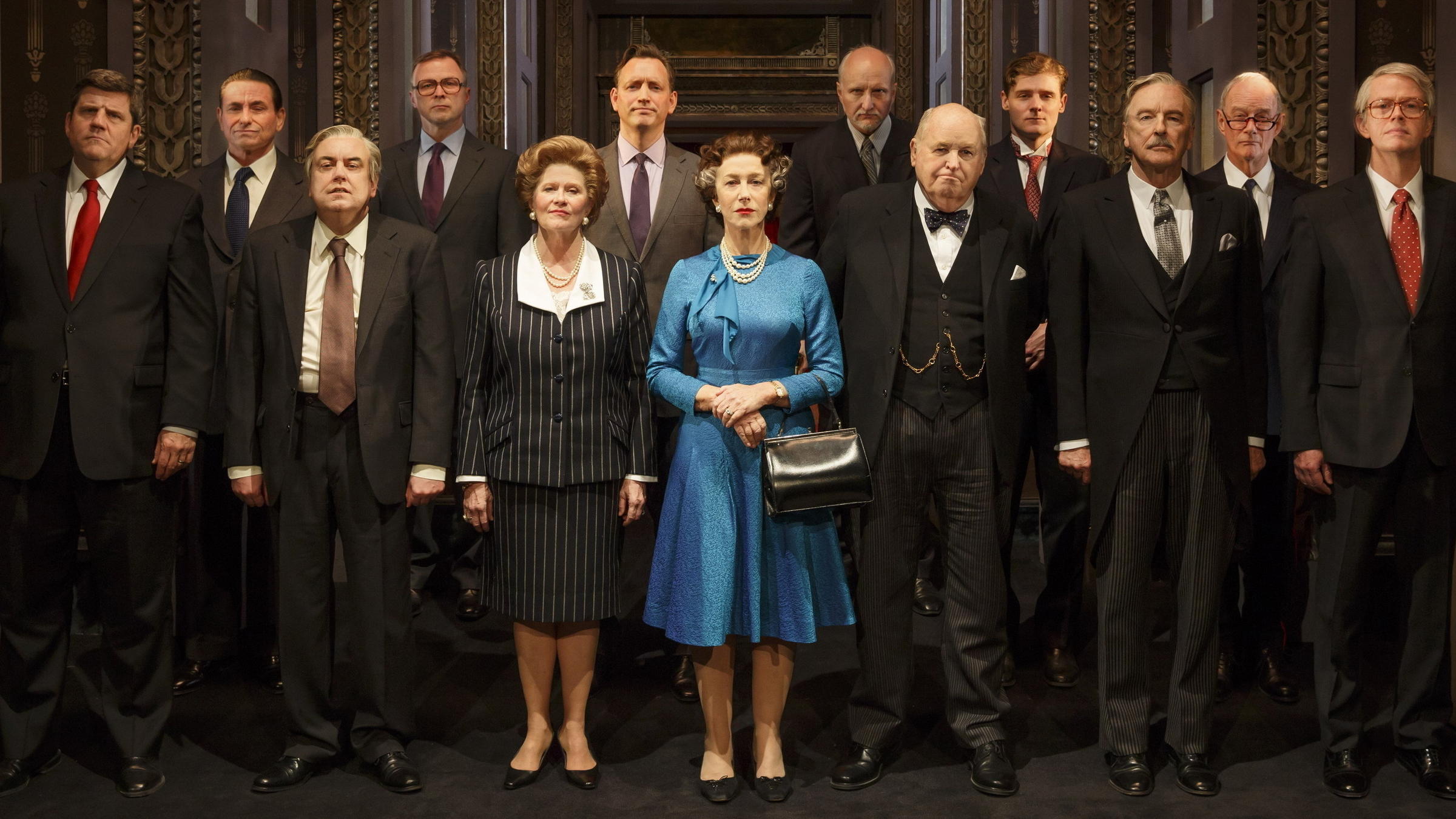 O elenco da peça, com Helen Mirren ao centro. | Joan Marcus/Courtesy of Boneau/Bryan-Brown