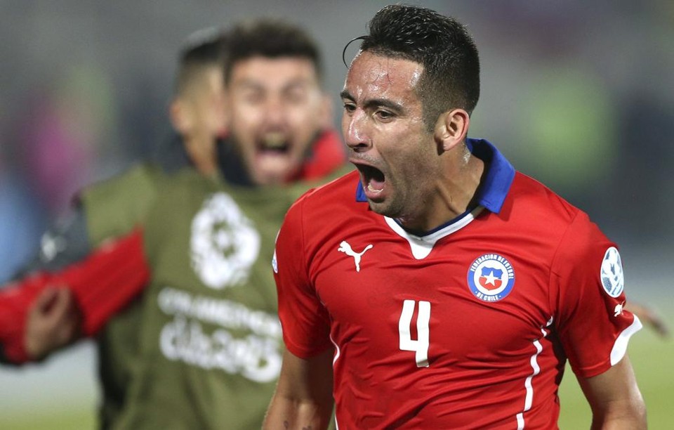 Apesar da pressão, Chile conseguiu marcar apenas ao final do jogo, com o lateral Isla. | Mario Ruiz/EFE