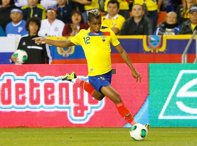 FIDEL MARTÍNEZ. A camisa amarela e o cabelo invocado levaram a um apelido tão inevitável quanto desprezado: Neymar equatoriano. “Sou Fidel Martínez”, diz o meia de 25 anos, que chegou a atuar na base do Cruzeiro e virou protagonista da seleção de seu país após a Copa de 2014. | Kevin C. Cox/Getty Images