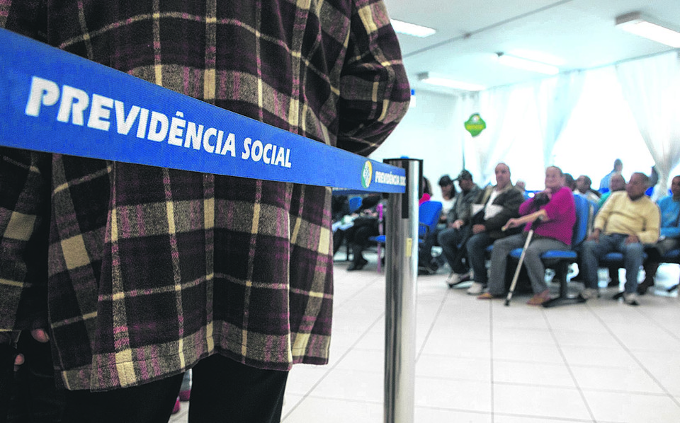 Estimativas feitas antes das novas regras já apontavam que déficit do sistema previdenciário chegaria a 2% do PIB em 2030. | Henry Milleo/Gazeta do Povo