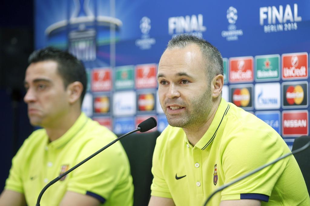 Dupla que marcou história no Barcelona, Xavi e Iniesta vão se separar ao final da temporada europeia. | ANDREU DALMAU/EFE