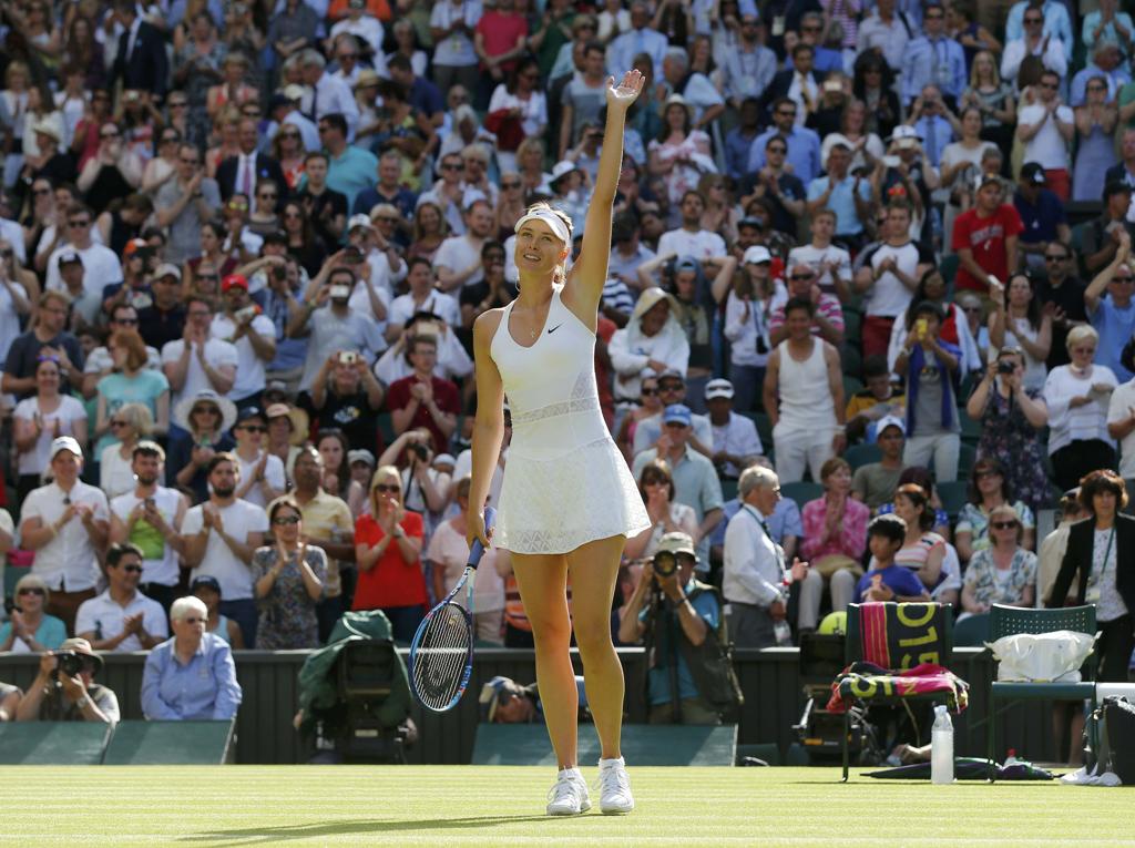 Maria Sharapova venceu a britânica Johanna Konta por 2 sets a 0 na estreia de Wimbledon. | Suzanne Plunkett/Reuters