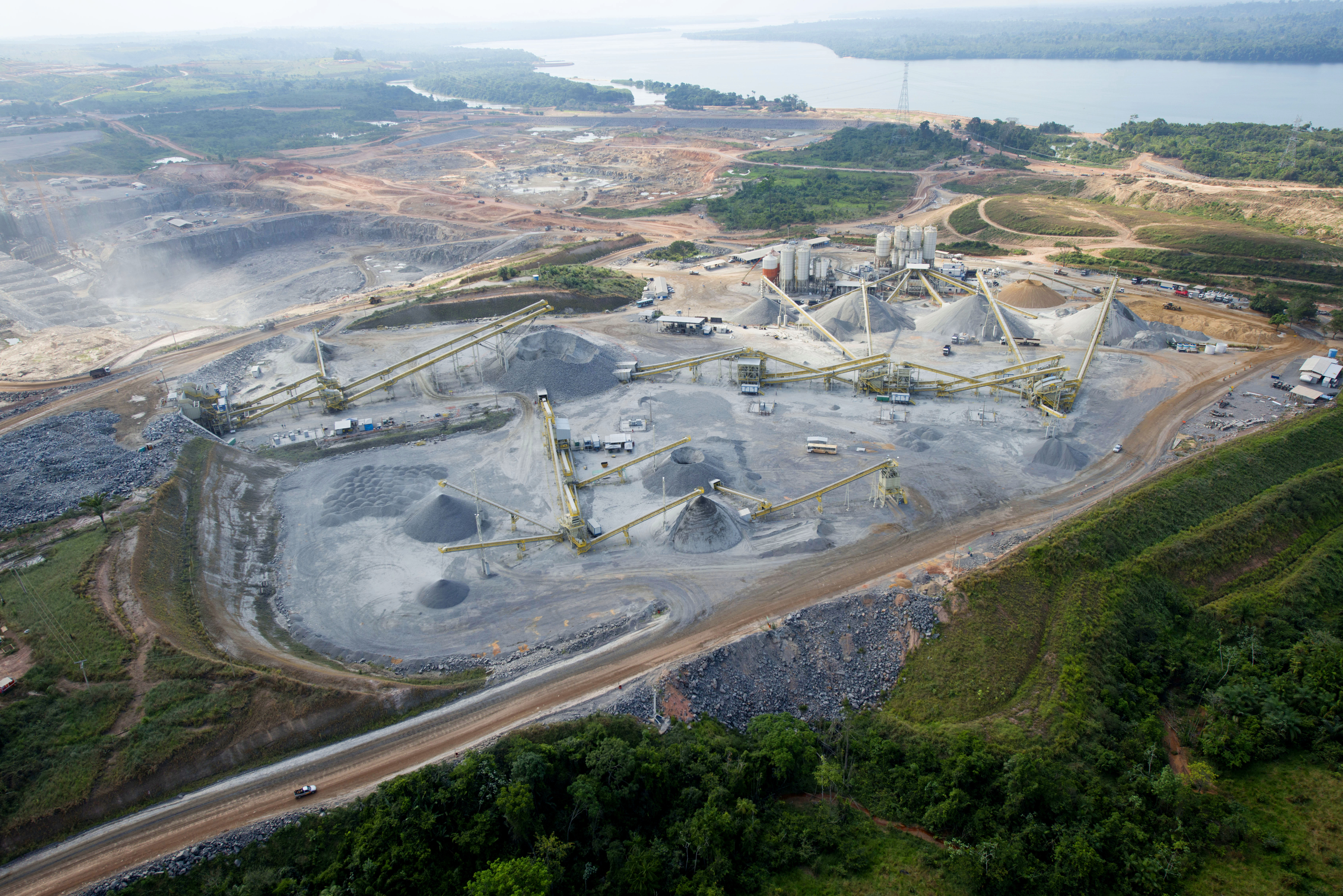 Vista aérea de um canteiro de obras da Usina de Belo Monte, em 2013 | Divulgação/Regina Santos/Norte Energia