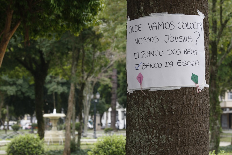 Cartaz contra a redução da maioridade durante ato em Curitiba, em abril: para a mudança acontecer são necessários 308 votos, ou 60% da Câmara Federal. | Aniele Nascimento/Gazeta do Povo