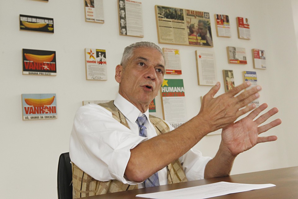 PT e PMDB querem lotear cargos federais no Paraná Vanhoni: indicado para a Educação ou a OEA. | ALBARI ROSA/ALBARI ROSA