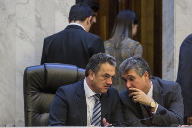 Pé de ouvido: o que teria dito Mauro Ricardo para Plauto Miró. | Henry Milleo/Gazeta do Povo