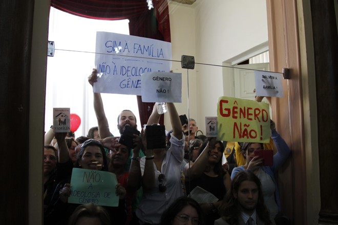 Em Curitiba, votação do Plano Municipal de Educação foi movimentada. A questão de gênero foi o principal foco das manifestações. | Jonathan Campos/Gazeta do Povo
