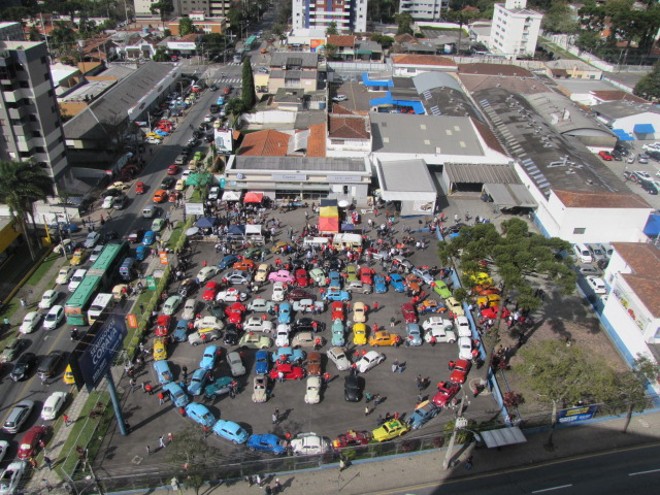 Mosaico gigante reuniu diferentes versões e modelos do Fusca. | Gabriela Lima/Divulgação