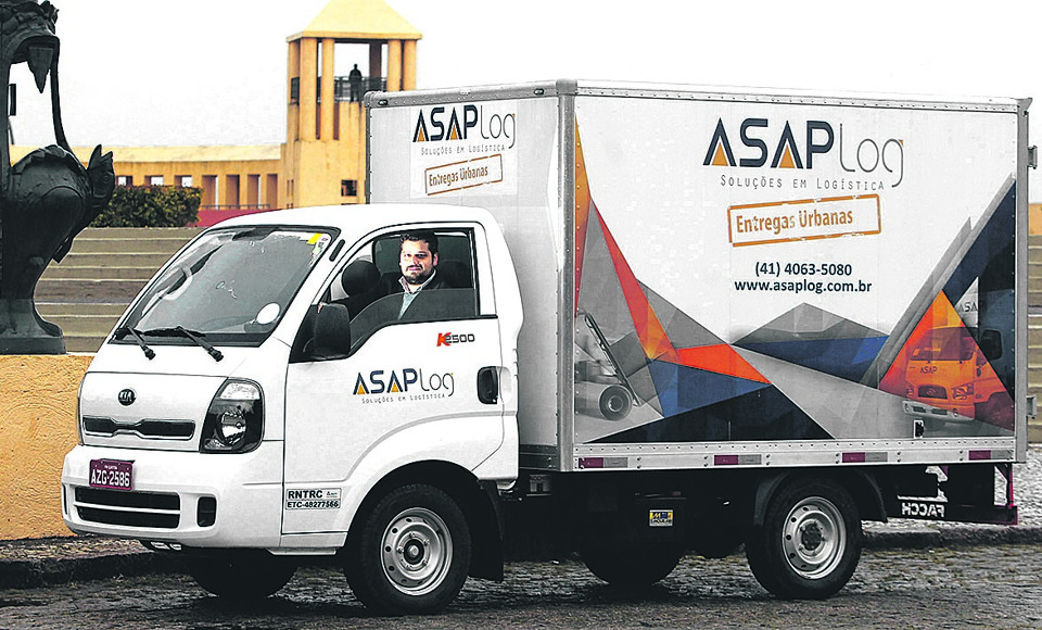Asap Log opera com sete veículos, mas frota pode quadruplicar em breve, segundo Rafael Mendes. | Daniel Castellano/Gazeta do Povo