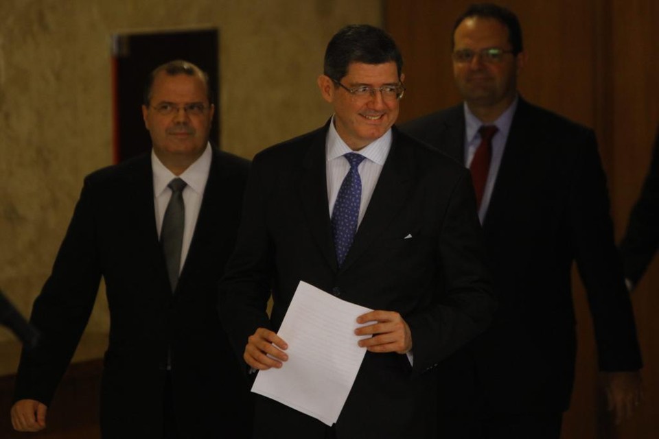 Decisão foi anunciada pelo  Conselho Monetário Nacional, que reúne Alexandre Tombini (BC), Joaquim Levy (Fazenda) e Nelson Barbosa (Planejamento) | Fernando Bizerra Jr./EFE