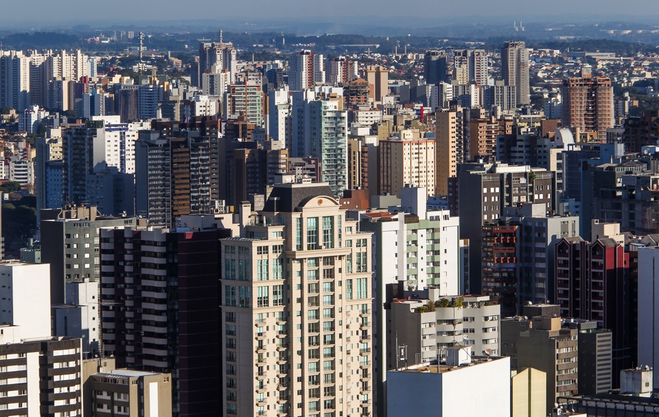Preço médio do metro quadrado das unidades novas subiu 6,4% até abril, abaixo da inflação. | Daniel Castellano/Gazeta do Povo