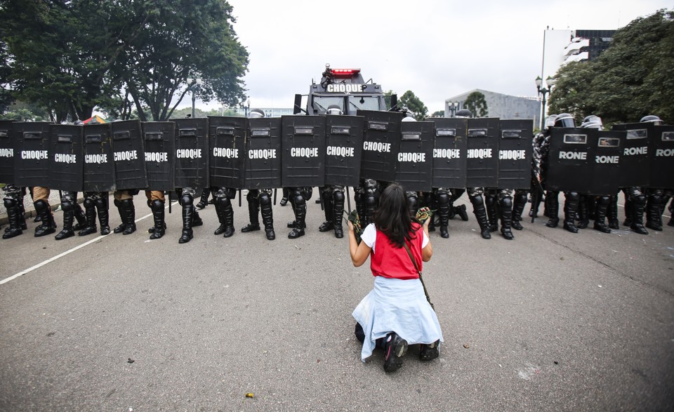 Professores se unem a centrais sindicais para lembrar de “massacre do Centro Cívico” Ação violenta da Polícia Militar contra professores e manifestantes que estavam no Centro Cívico completa um mês. | Daniel Castellano/Gazeta do Povo