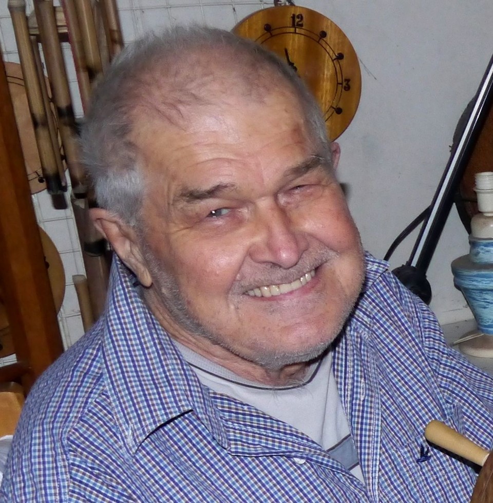 Erich Apel: o colecionador de pratos Erich Apel e sua coleção de pratos | Jornal de Beltrão/Arquivo