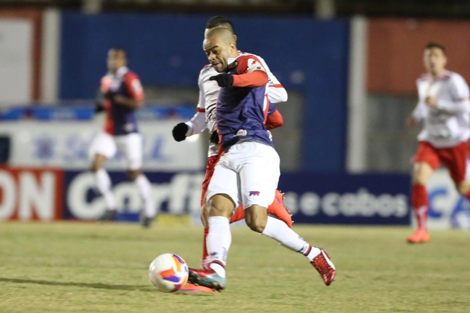O volante Washington marcou o gol de empate do Tricolor, com um belo chute de fora da área. | Pedro Serapio/Gazeta do Povo