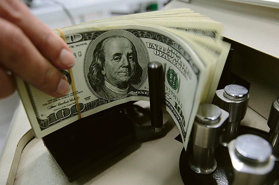 Em seis meses, dólar subiu de R$ 2,57 para R$ 3,10, passando por um pico de R$ 3,26 em março. | Sukree Sukplang/Reuters