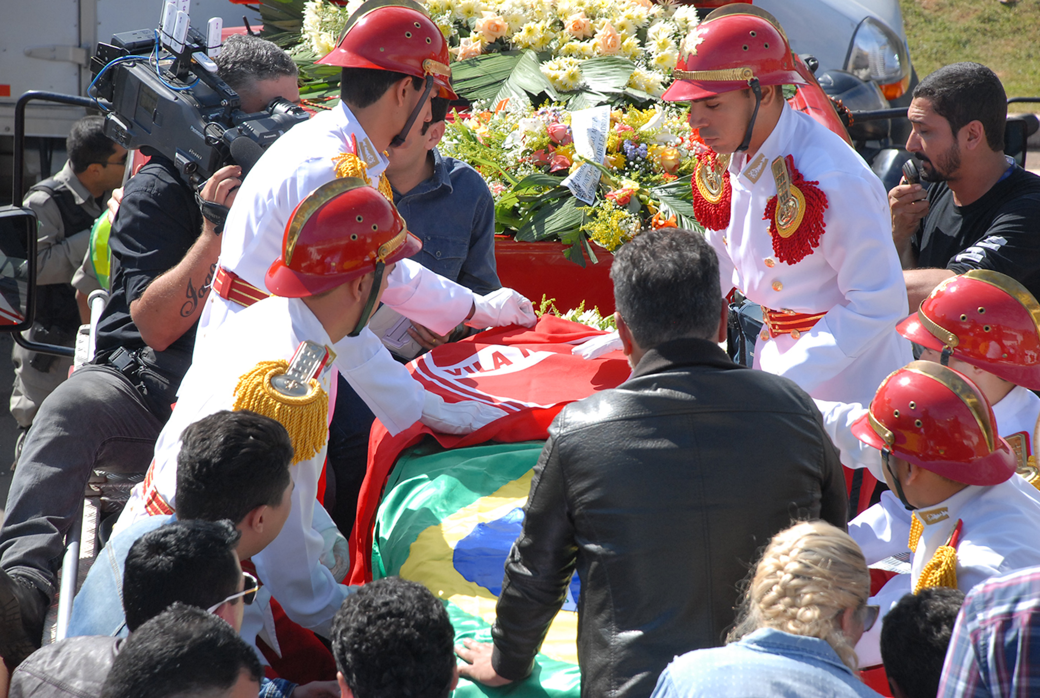 Corpo de Cristiano Araújo foi sepultado em Goiânia | Selma Cândida/OHOJE