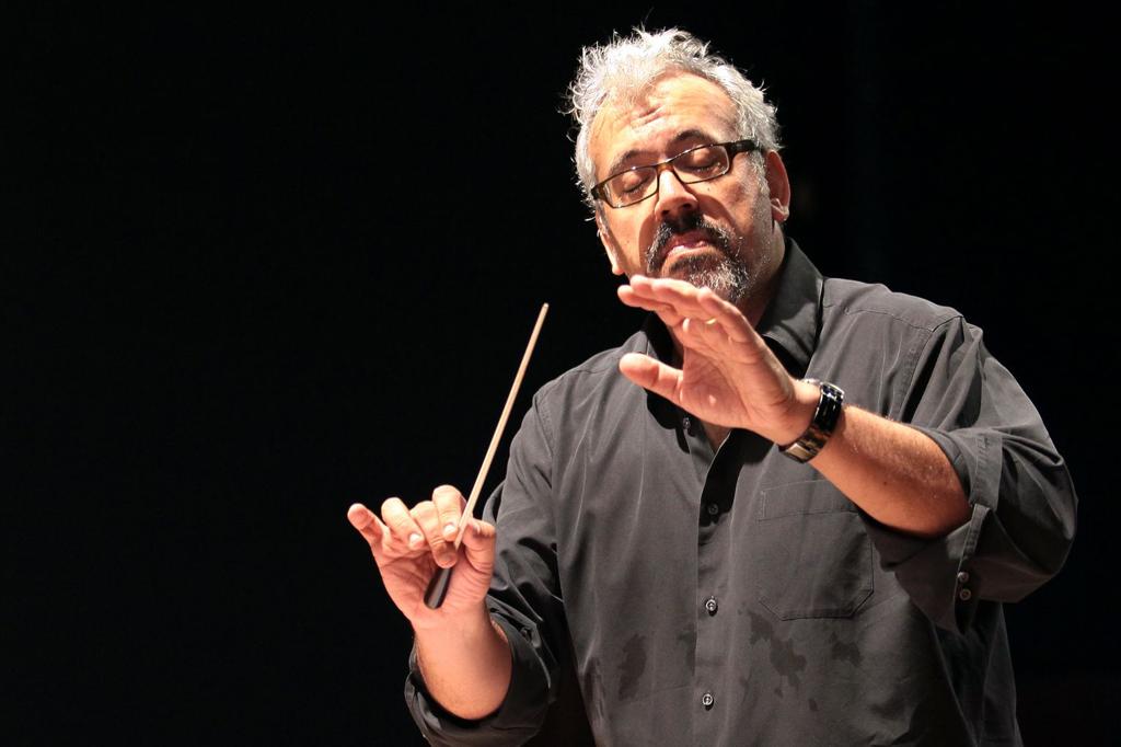 Maestro Ricardo Bologna indicou duas peças brasileiras para o concerto de domingo (14). | Karin van der Broocke/Divulgação