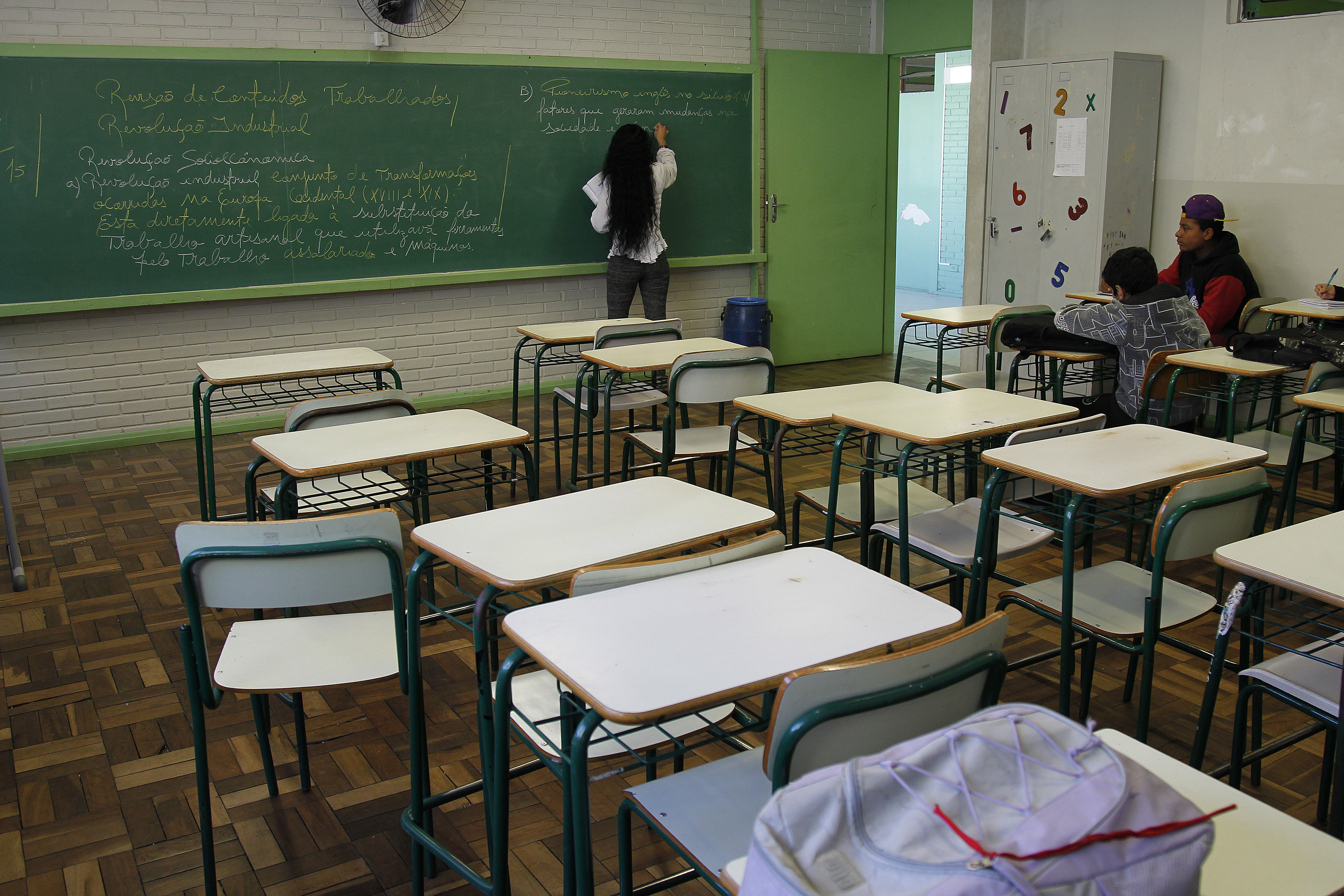 Na visão do Conselho Estadual de Educação, sexta aula pode ser usada para repor o calendário | Jonathan Campos/Gazeta do Povo