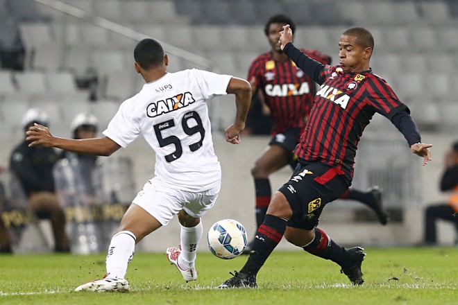 Walter voltou ao time depois de ter sido expulso contra o Atlético-MG. | Felipe Rosa/Tribuna do Paraná