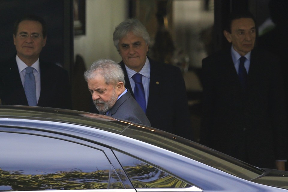 Com Dilma nos EUA, Lula entrou em campo para tentar amenizar os efeitos da crise. | Ueslei Marcelino/Reuters