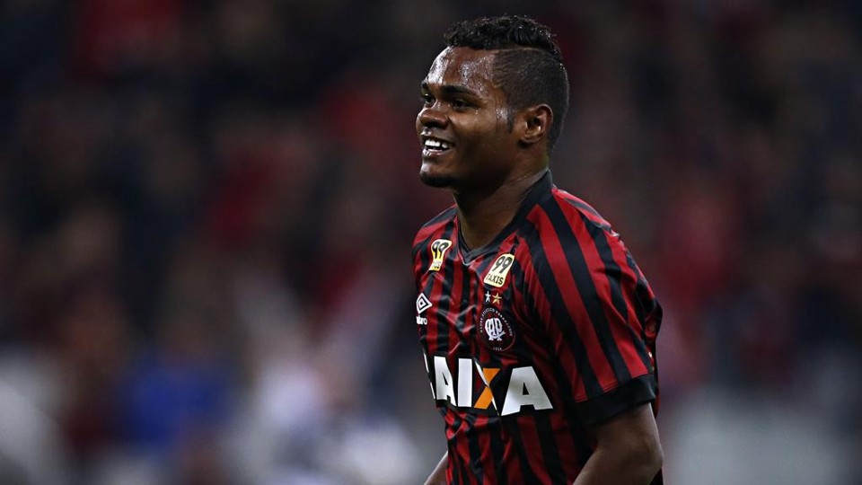 Nikão já marcou três gols no Brasileirão de 2015 com a camisa do Atlético. | Felipe Rosa/Tribuna do Paraná