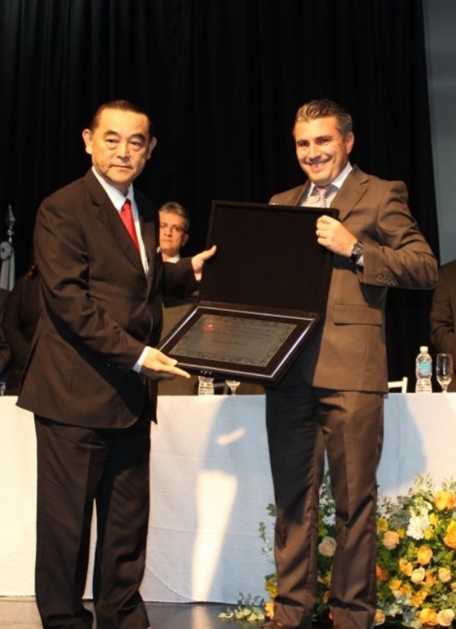 O desembargador Tadaaqui Hirose recebeu o titulo de Cidadão Honorário de Arapongas do vereador Aroldo Cesar Pagan. | Divulgação