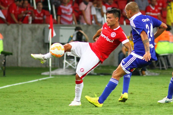 CHARLES ARÁNGUIZ (CHILE). Cérebro da Universidad de Chile montada por Jorge Sampaoli (hoje na seleção), Aránguiz transferiu-se para o Inter em 2014. É dado como nome certo no futebol europeu após a Libertadores. | Lucas Uebel/Getty Images