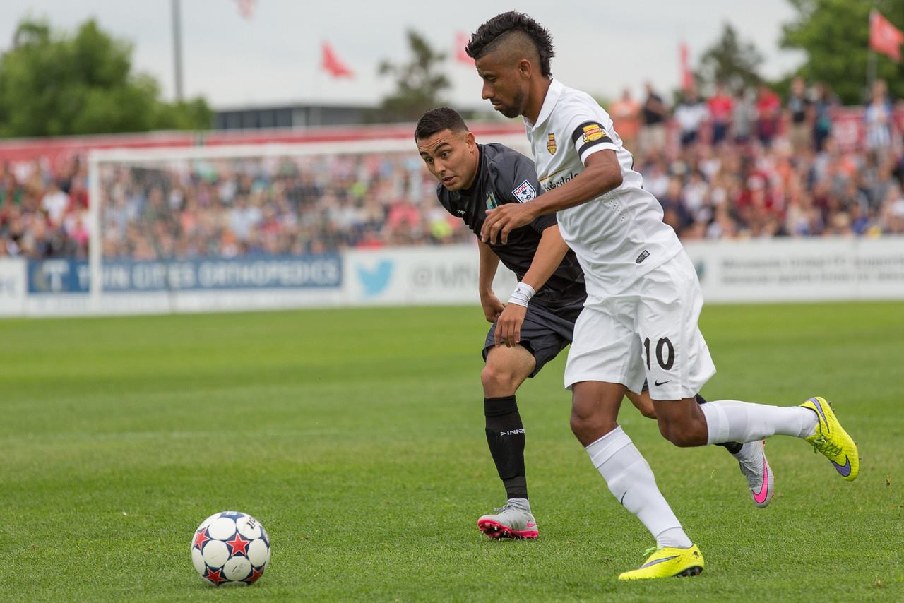 Leo Moura está resolvendo pendências com o Fort Lauderdale Strikes para vir jogar no Coritiba. | Divulgação/Fort Lauderdale Strikers