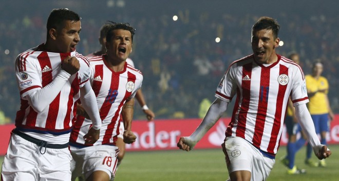 Gonzalez comemora o gol paraguaio. | MARIANA BAZO/REUTERS