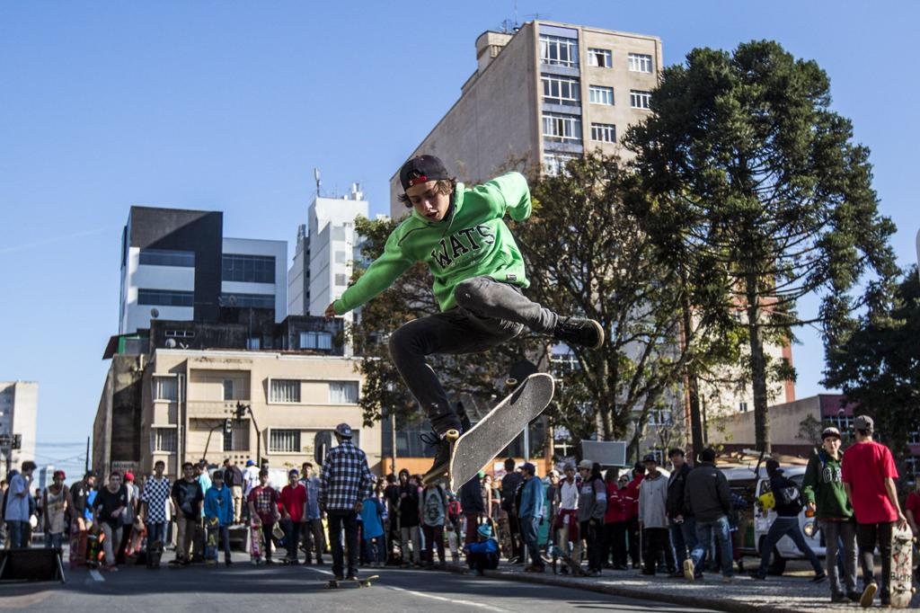 Concentração na Praça 19 de Dezembro vai até às 13h30 | Brunno Covello/Gazeta do Povo