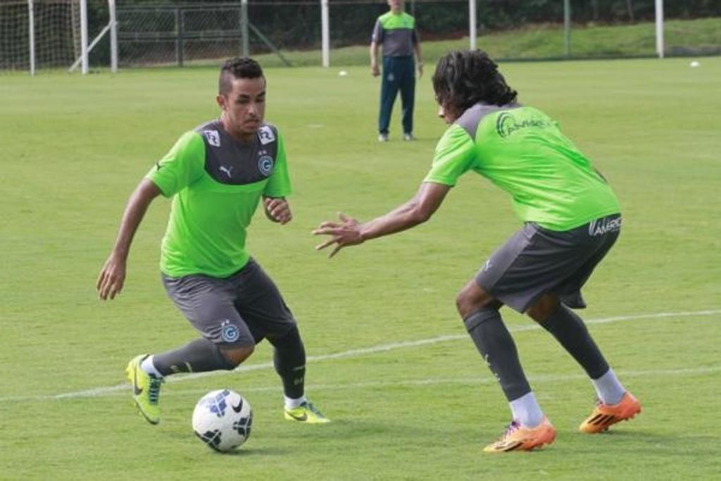 Esquerdinha pode reforçar o meio de campo do Coritiba. | Divulgação/Goiás