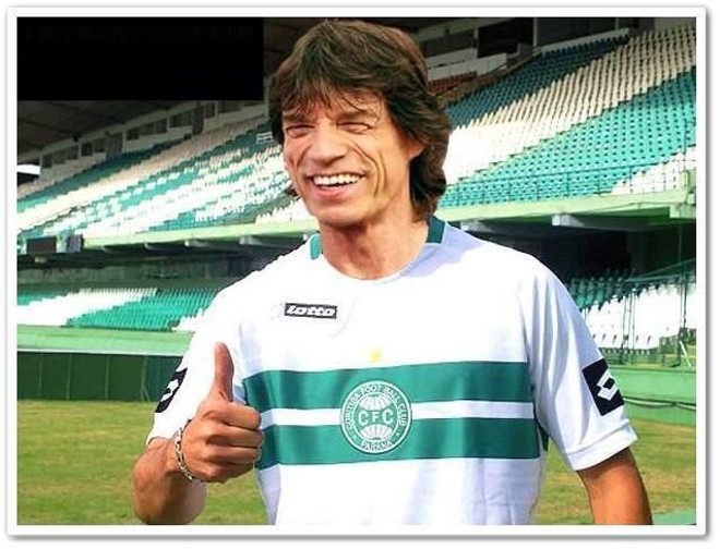 A eterna fama de pé-frio de Mick Jagger também não podia ficar de fora. |