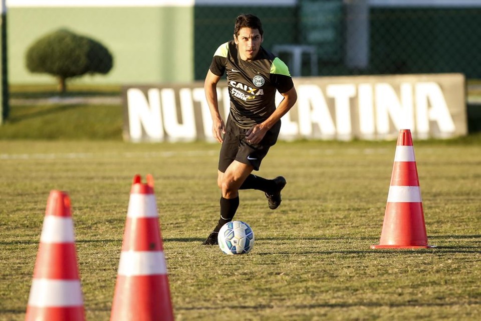 Para Lúcio, jogar na elite será benéfico para o seu futebol mais técnico. | Henry Milleo/Gazeta do Povo