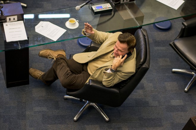 Celular e chá para Mauro Moraes (PSDB). | Henry Milleo/Gazeta do Povo