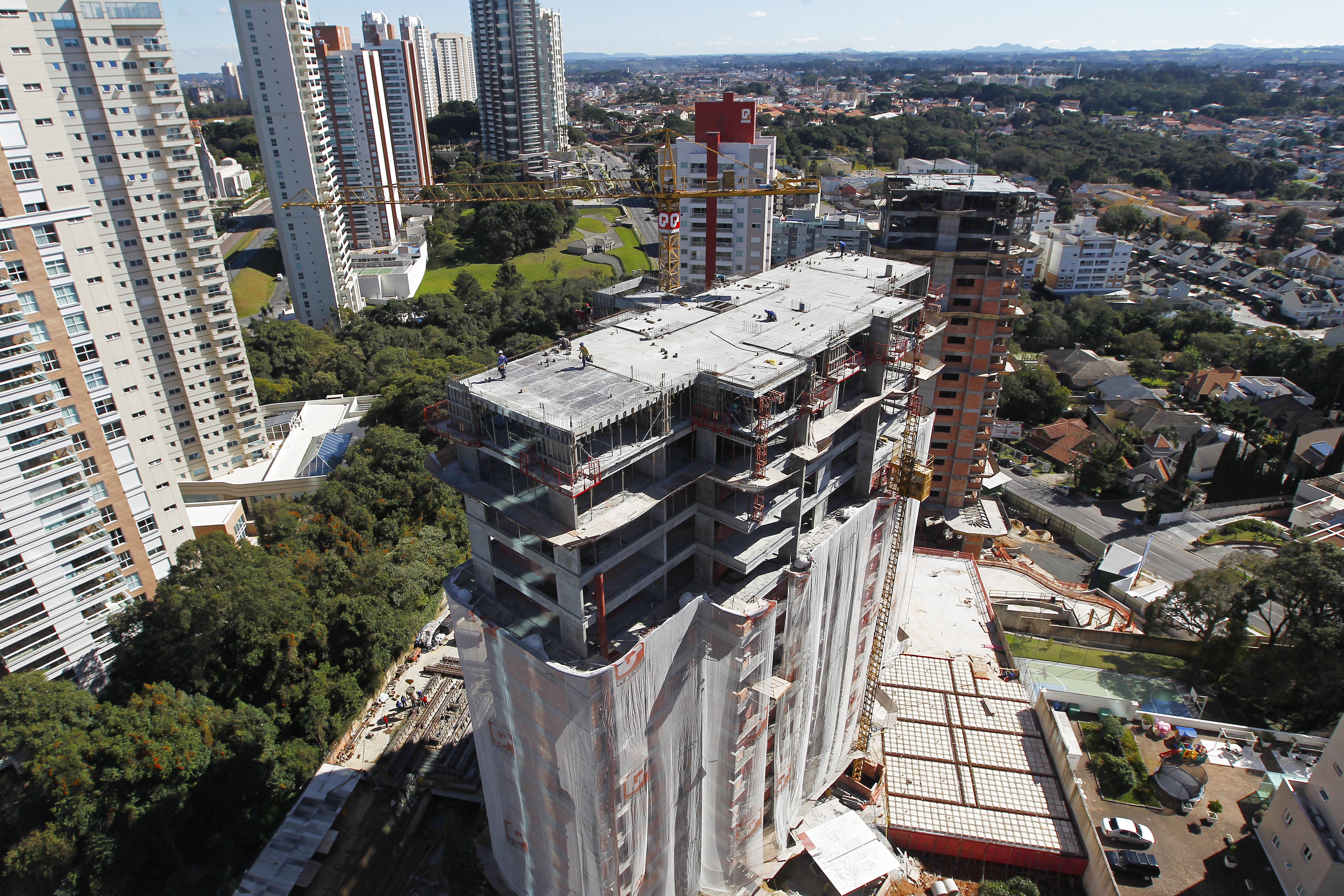 Redução do número de lançamentos e alta das vendas contribuíram para reduzir o estoque. | Antônio More/Gazeta do Povo