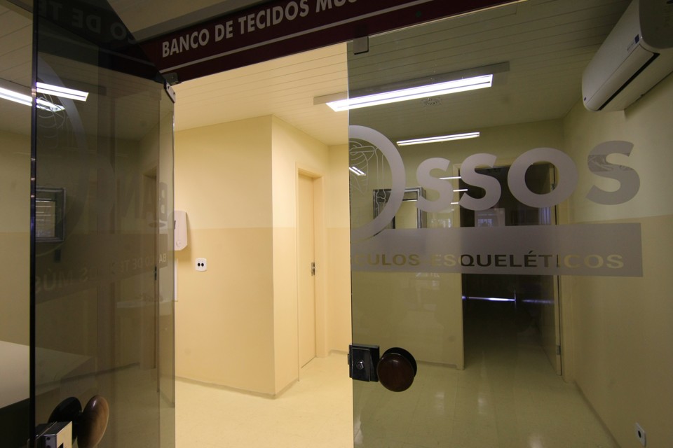 O Banco de Tecidos Musculo­­esqueléticos (BTME) do HC de Curitiba, fechado em 2012, repassou o material que ainda guardava para Into, no Rio, em maio do ano passado. O HC tem esperança em reabrir o BTME, mas não há prazo para isso. | Aniele Nascimento/Gazeta do Povo