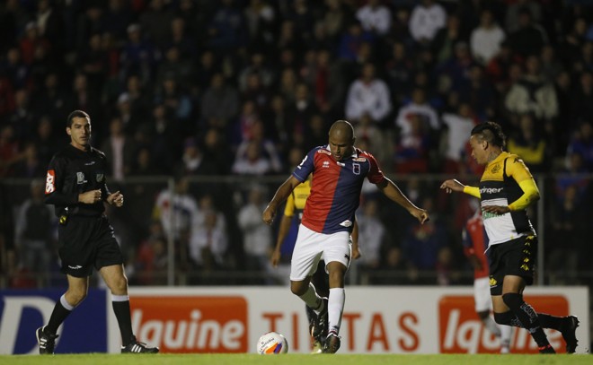 Paulo Henrique foi o centroavante titular do Paraná no duelo. | Foto: Hugo Harada/Gazeta do Povo