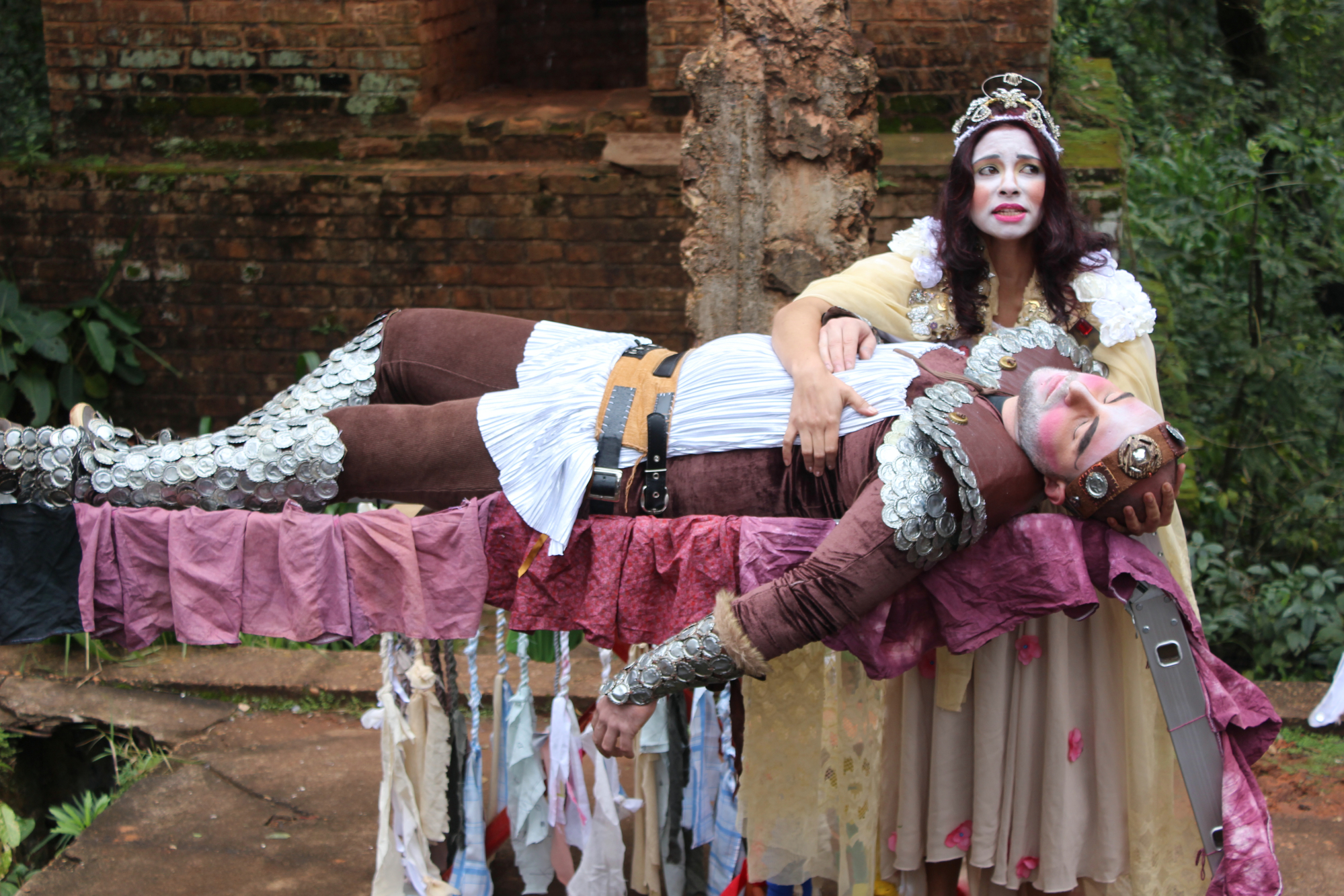 Grupo leva para a rua lenda medieval com boa trilha sonora. | Divulgação