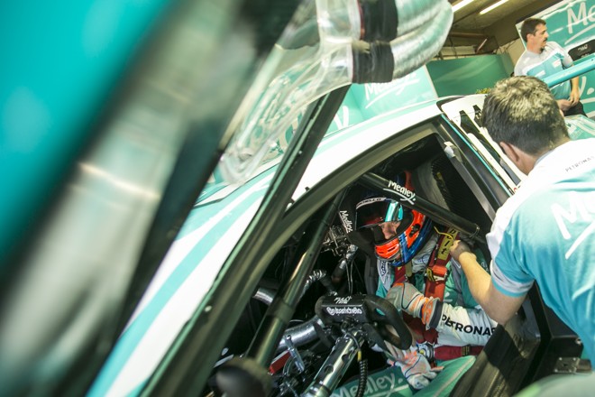 Rubens Barrichello pronto para ganhar a pista. | Marcelo Andrade/Gazeta do Povo