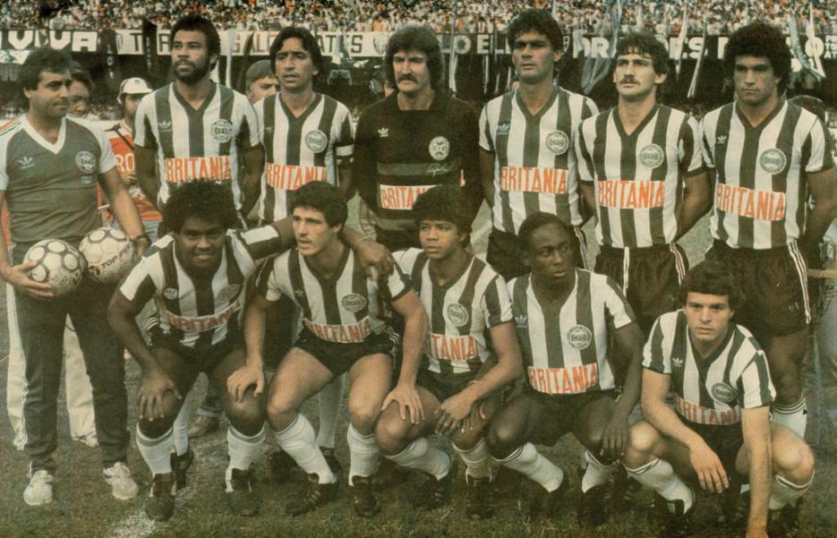 No Mineirão lotado, o Coritiba minutos antes de fazer história: Gomes, Almir, Rafael, Heraldo, André e Dida; Lela, Marildo, Índio, Toby e Edson. | Reprodução/Gazeta do Povo