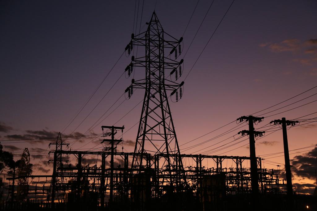 Em 2015, com o início de um processo de ajuste fiscal no país, a equipe econômica do governo decidiu que a CDE voltaria a ser abastecida com recursos arrecadados nas contas de luz, por meio de encargos | Pedro Serapio/Gazeta do Povo