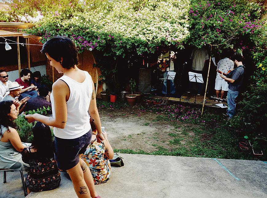 Quintal da casa: shows, exposições, instalações e reuniões diversas . | Divulgação