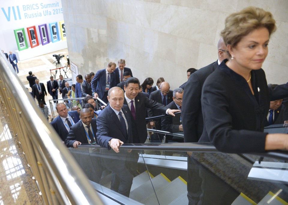 Em meio à crise política, Dilma Rousseff está em viagem oficial à Rússia. | Ria Novosti/Reuters
