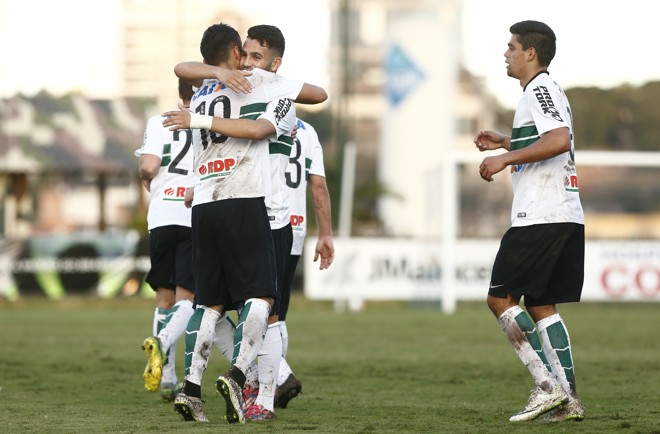 O quarto gol do Coxa foi marcado por Raphael Veiga. | Hugo Harada/Gazeta do Povo