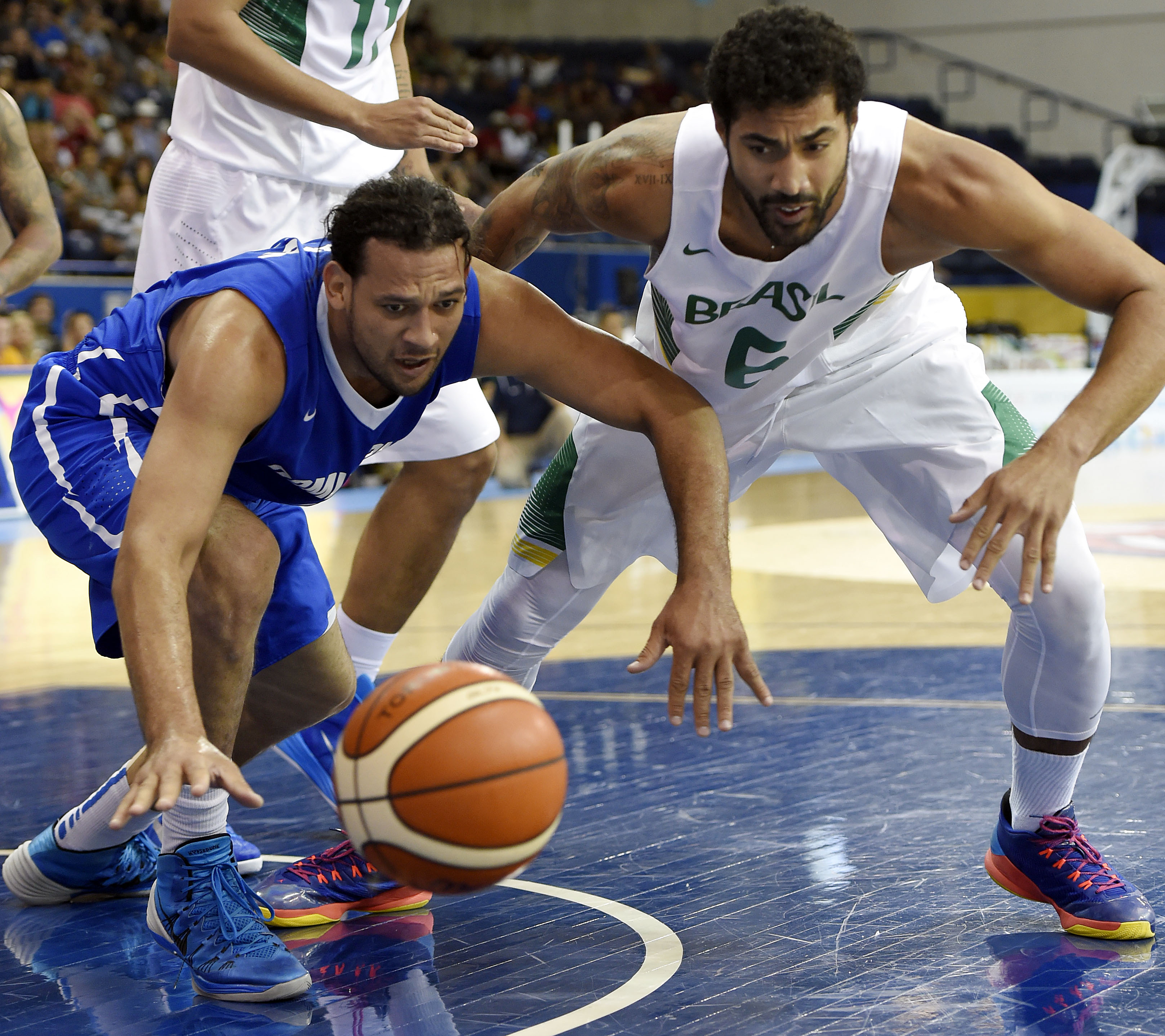 Augusto Lima (6) na partida contra a República Dominicana | John David Mercer/USA Today Sports