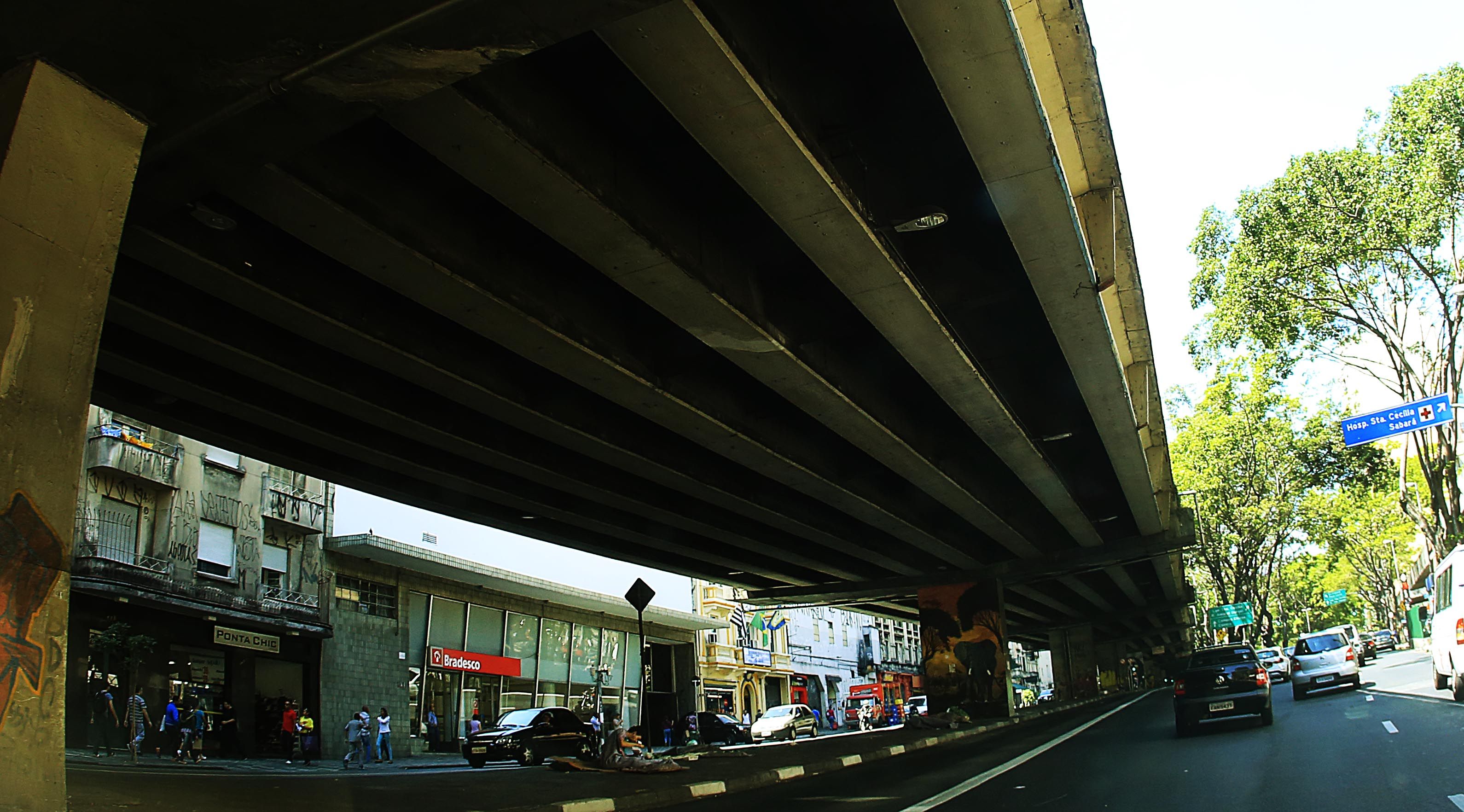 O famoso Minhocão, batizado Elevado Presidente Arthur da Costa e Silva, é um dos locais que mudará de nome. | Carlos Severo/ Fotos Públicas