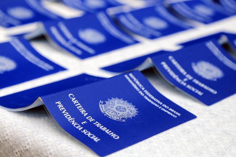 Novo plano do governo permite reduzir salário e jornada para evitar demissões De acordo com a MP, a proposta permite a redução temporária em relação à jornada habitualmente estabelecida em até 30% | Valdecir Galor/
/SMCS